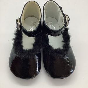 Baby soft sole Black Patent Leather shoe with fur trim. NWT